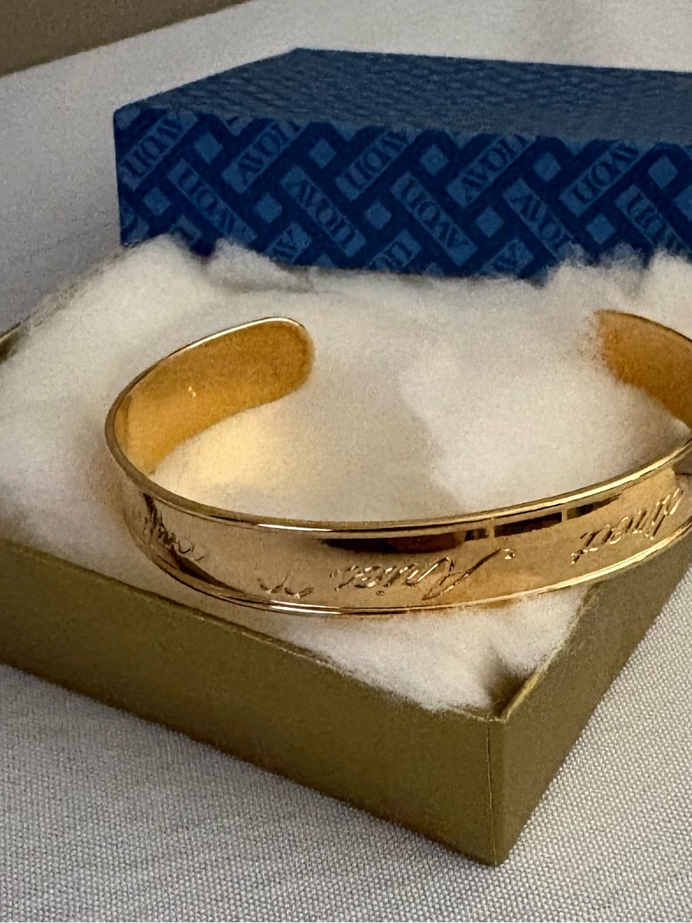 1979 Vintage Avon Gold Tone Star Signs Aries Cuff Bracelet NOS